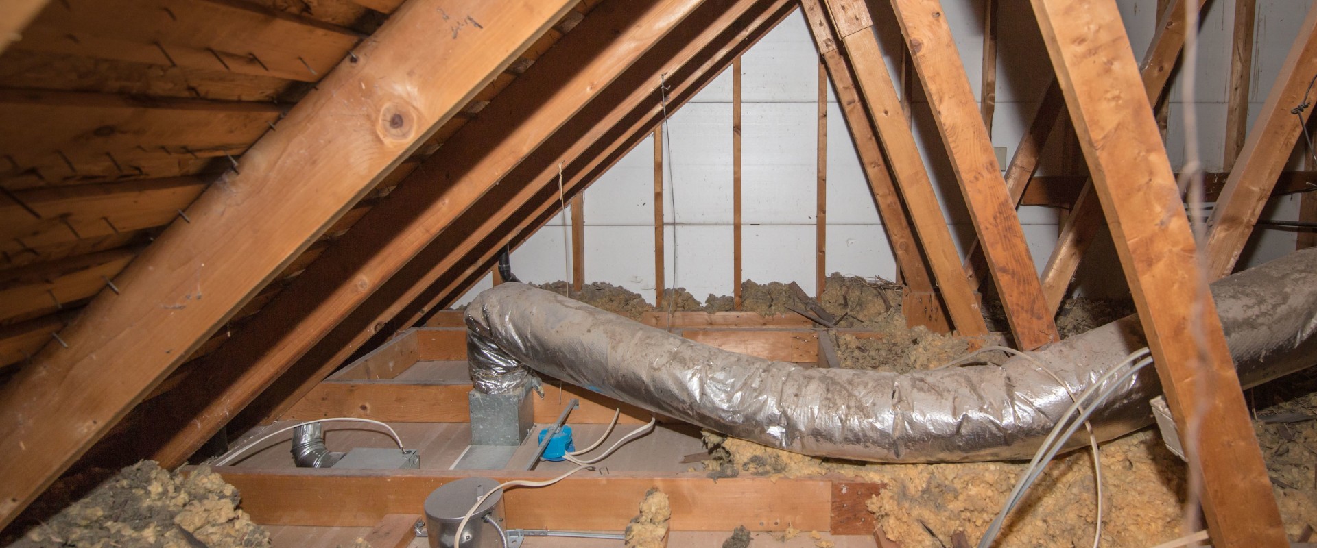 How to Install Attic Insulation for Maximum Efficiency